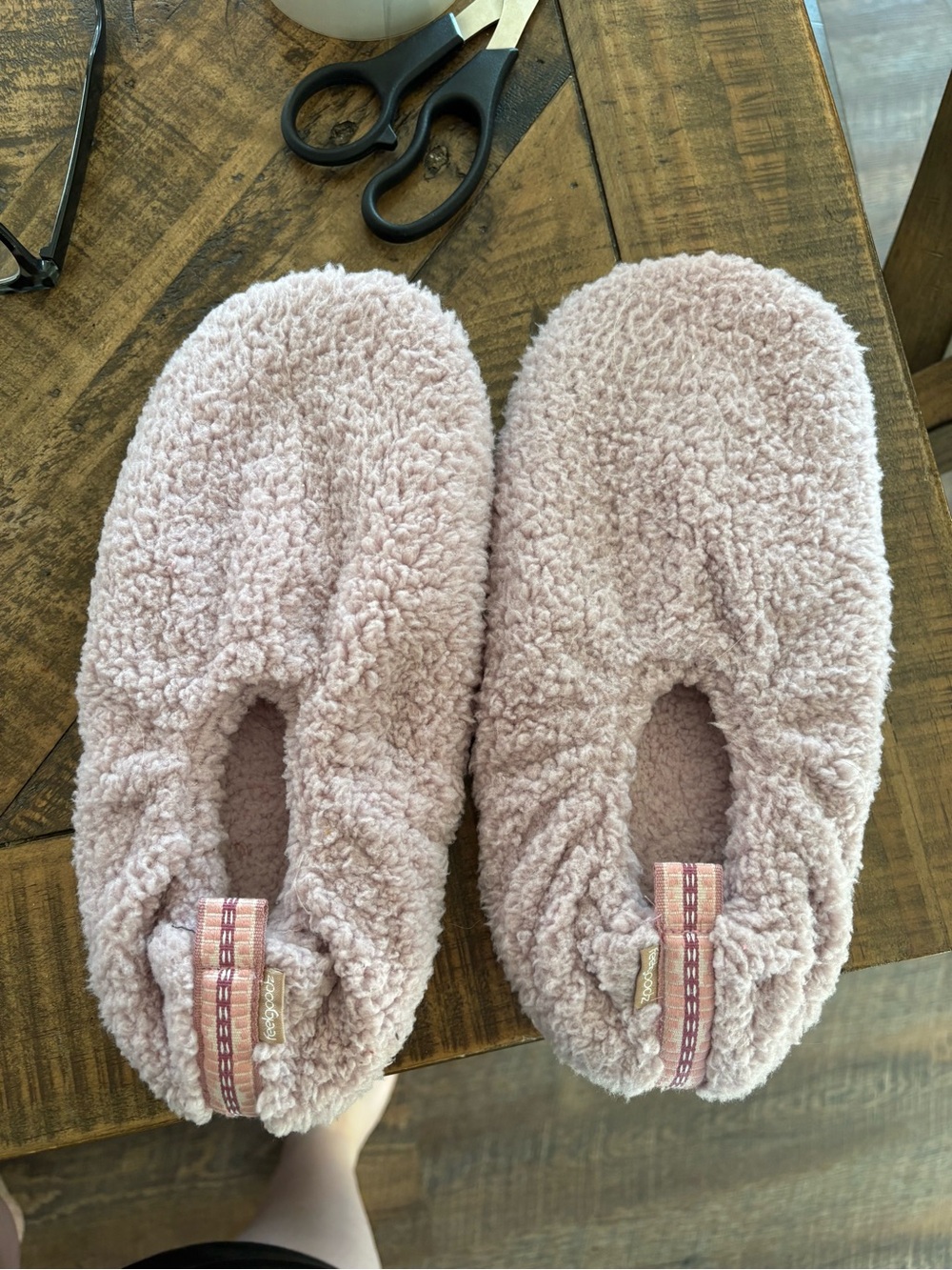 Cozy Women's Plush Slip-On Slippers in lilac